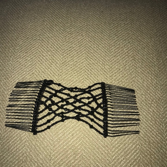 Hair comb for an updo - Picture 2 of 3